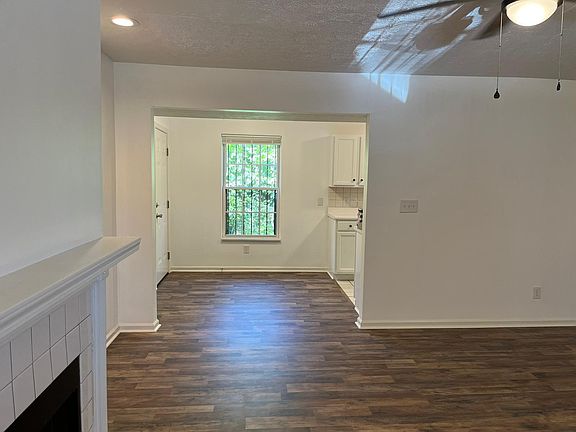 3rd image of 2113 Fortune Hill Ln