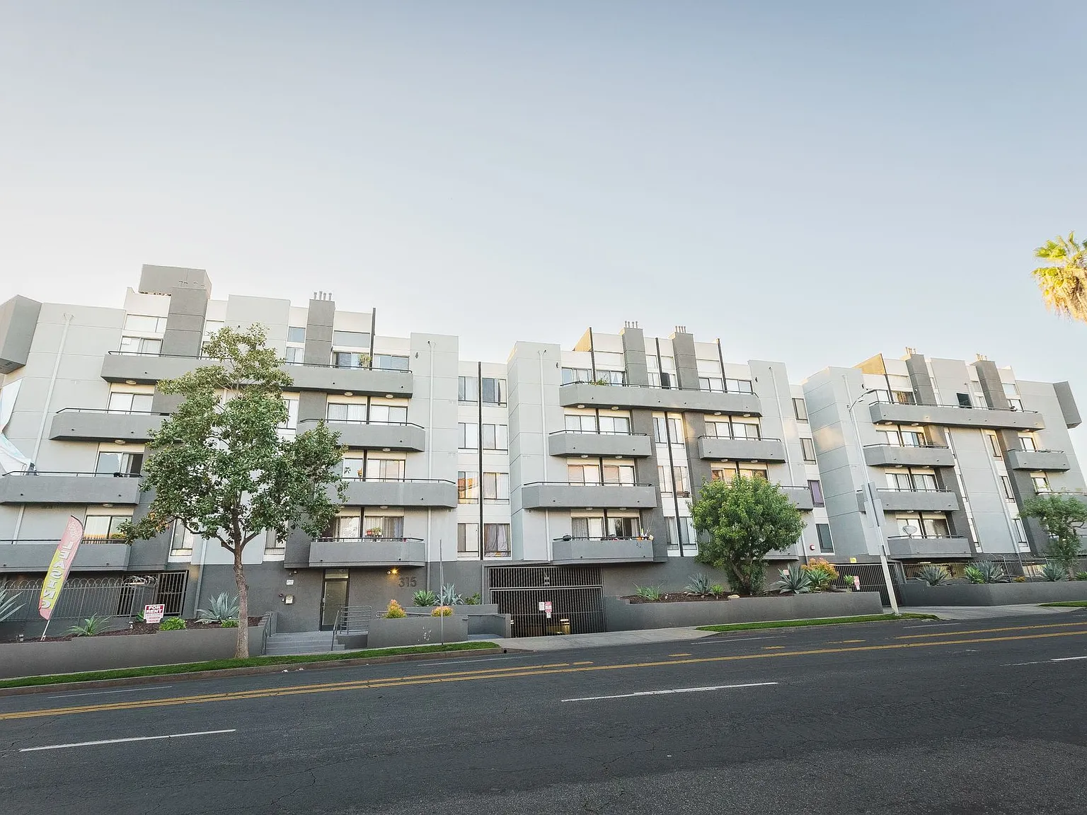 315 Virgil — Photo 2