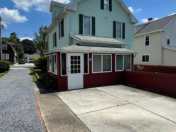 4th image of 209 N Marian St