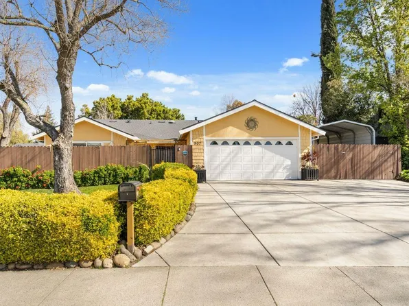907 Green Moss Dr, Sacramento, CA 95831