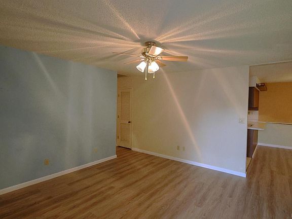 3rd image of 310 Woodland Dr