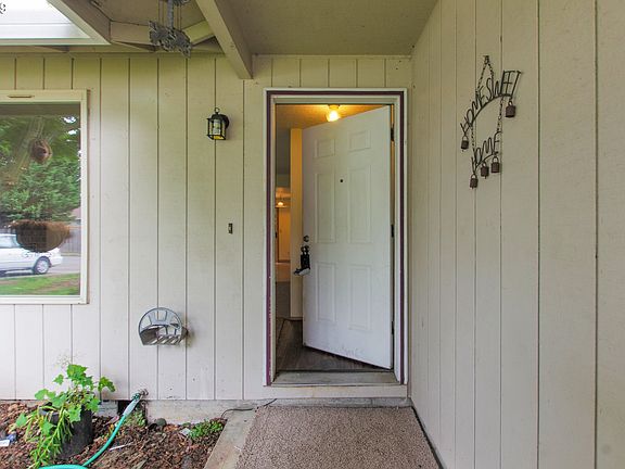 3rd image of 3219 NE 157th Ave