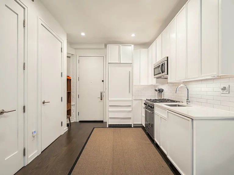 558 W 150th St #201 — Photo 5