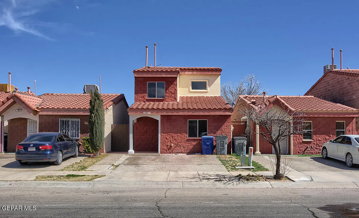 3 bed, 2.0 bath, 1286 sqft, $1,350 — Photo 2