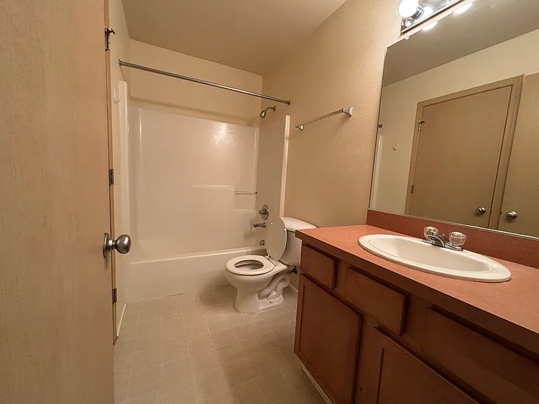 18075 Bluff Rd — Photo 5