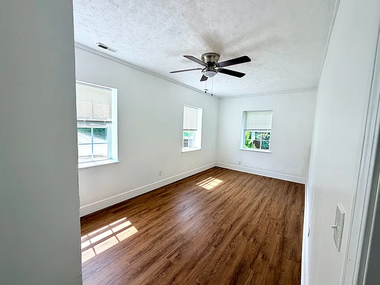 324-330 Cunningham St #326 — Photo 15