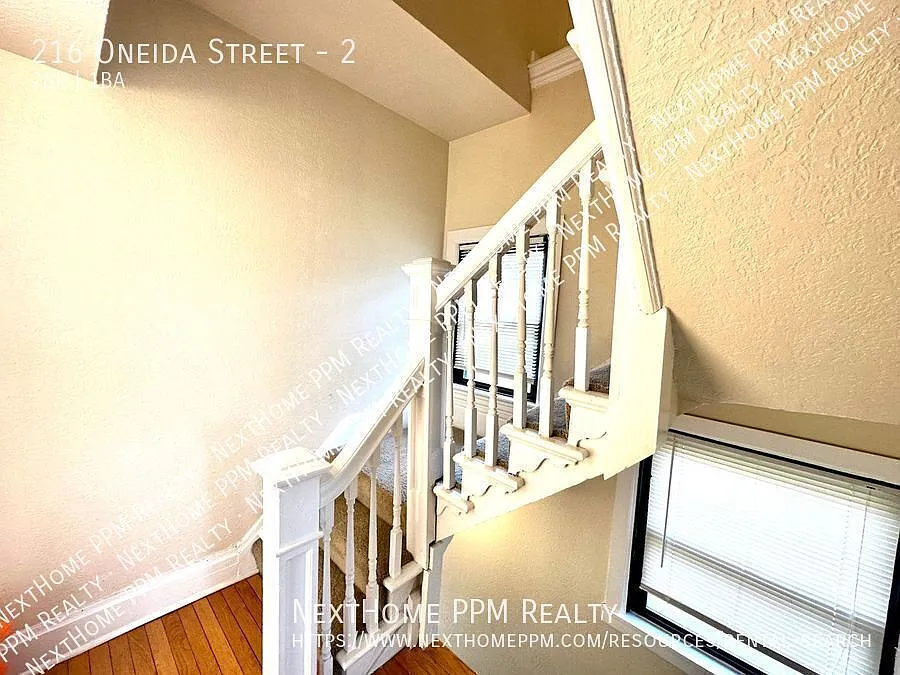 Building Photo - 216 Oneida St #2