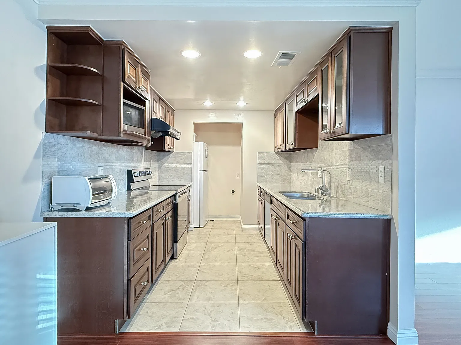 2 bed, 1018 sqft, $3,100 — Photo 3