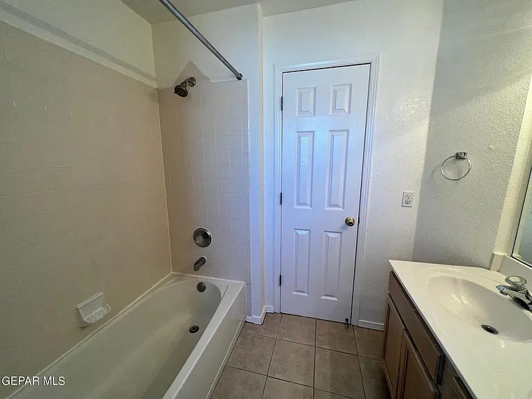 7105 Tierra Roja St — Photo 24