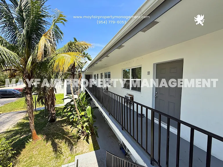 240 SW 8th St #10 — Photo 16