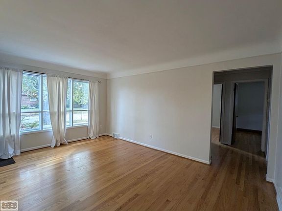 4th image of 24705 Raven Ave