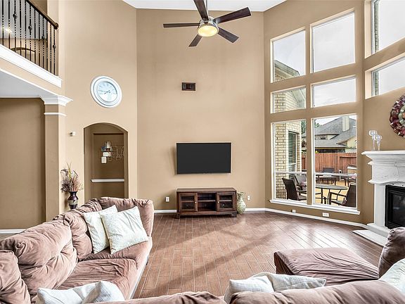 4th image of 611 River Delta Ln