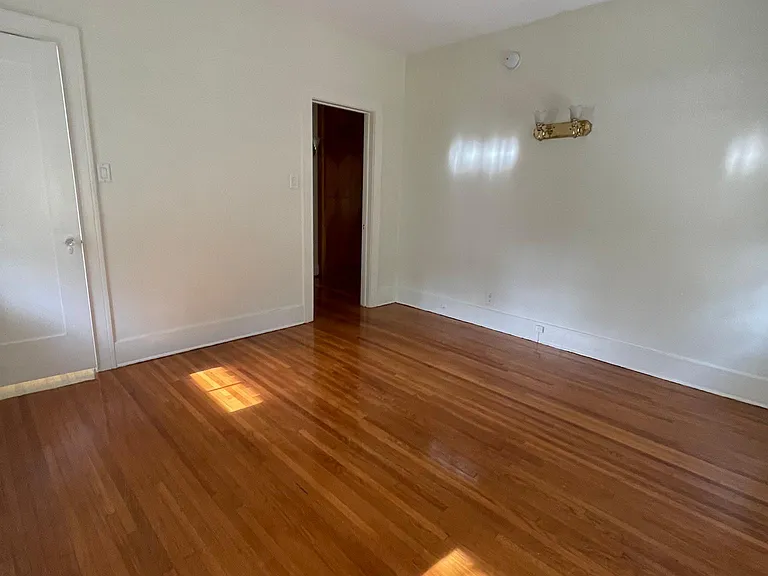 324 S Coronado St — Photo 22
