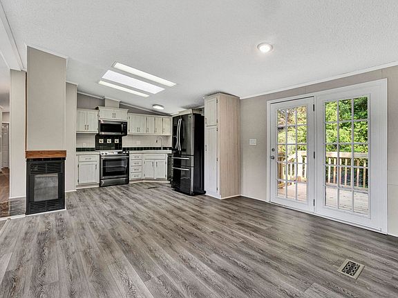 3rd image of 114 Yukon Dr