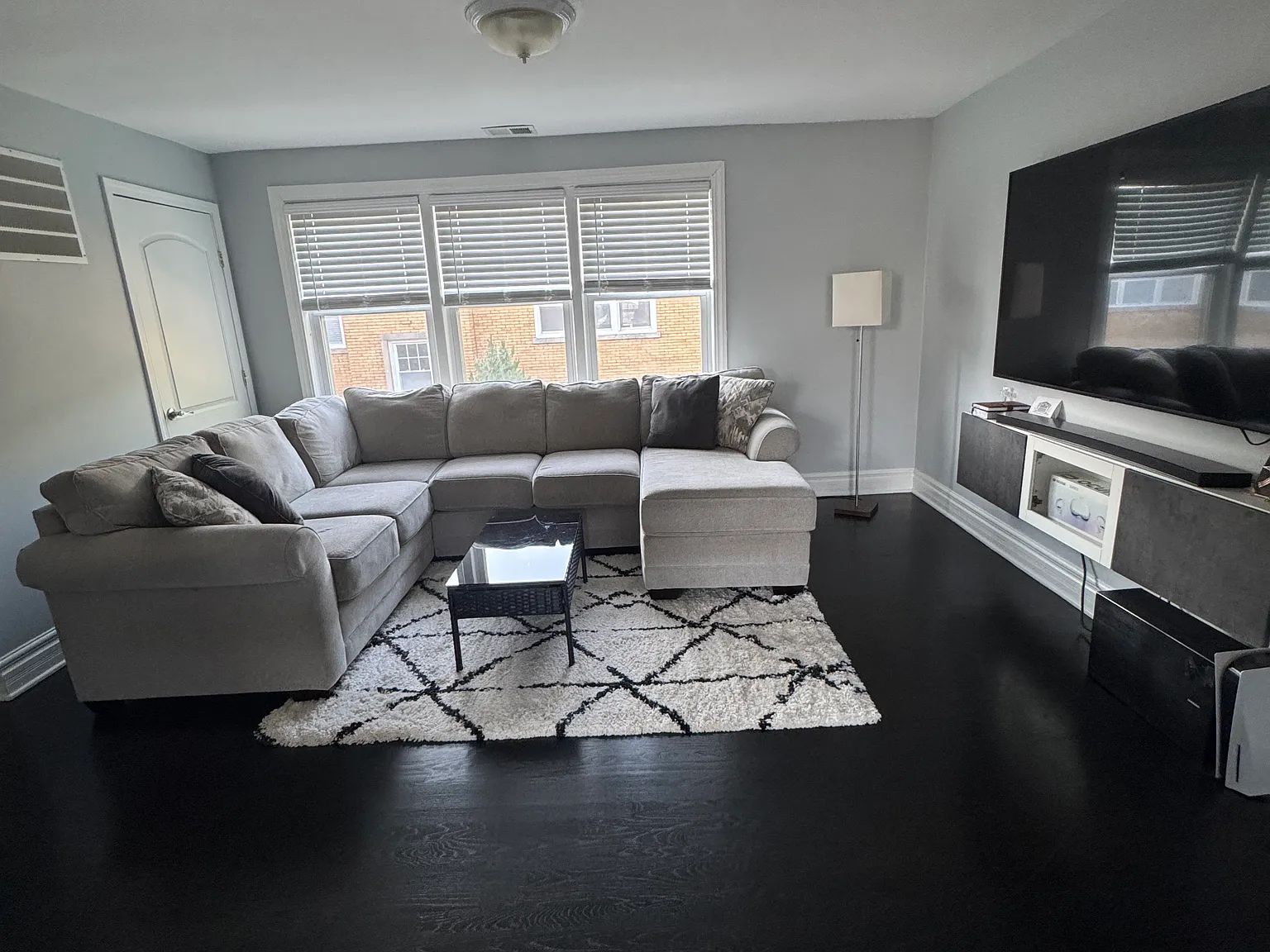 2 bed, 950 sqft, $2,150 — Photo 2