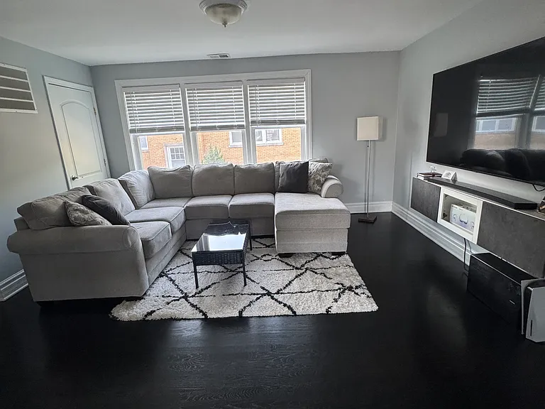 6046 N Francisco Ave #3E — Photo 2