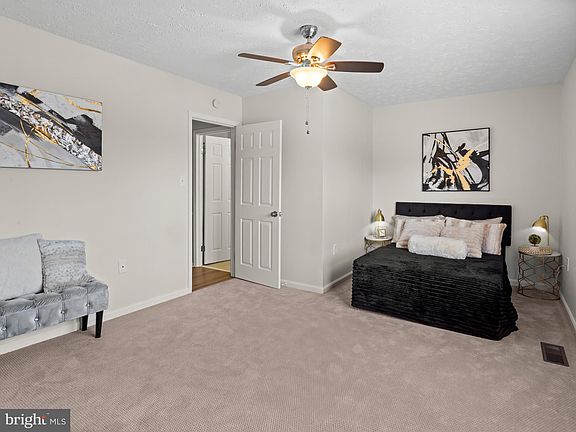 3rd image of 33 Park Square Dr