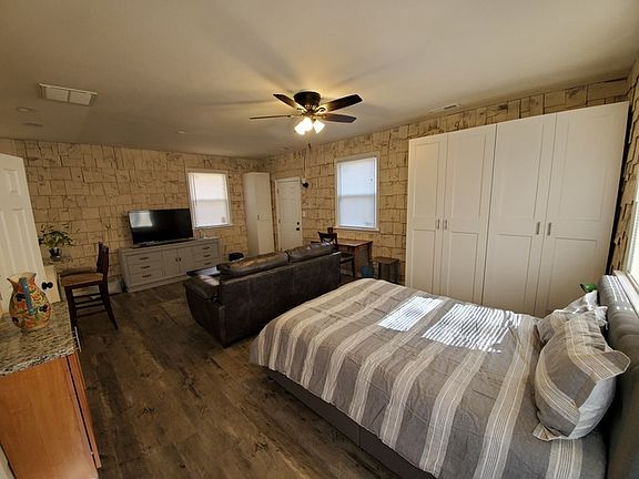 3rd image of 2226 Knickerbocker Dr #1