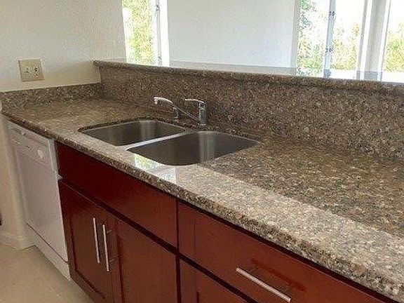 4th image of 1400 Jones St APT 205