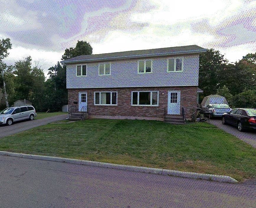 1st image of 18 Ashburn Cres #16