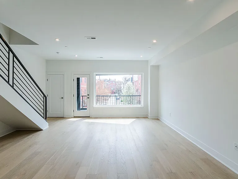 125 South Street — Photo 8