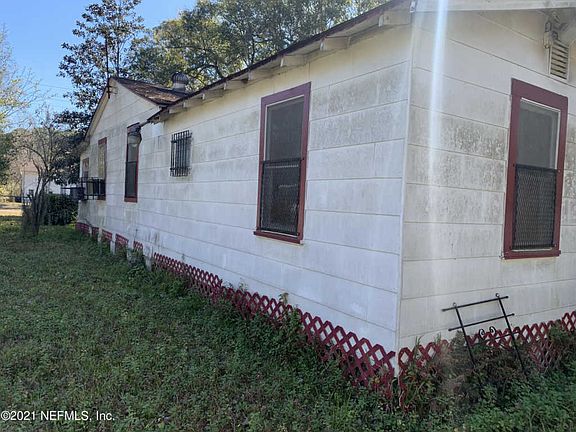 5th image of 2039 Rowe Ave