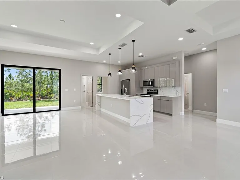 2903 37th St W — Photo 1