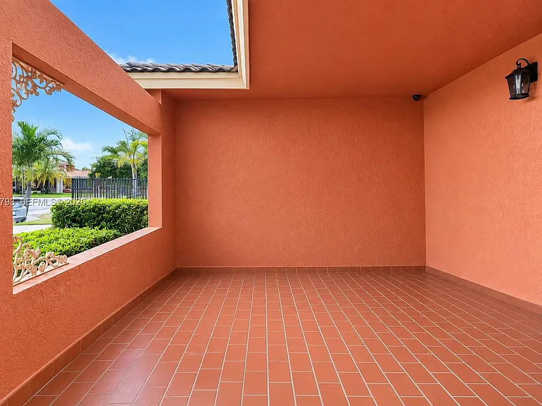 7365 N Augusta Dr — Photo 2