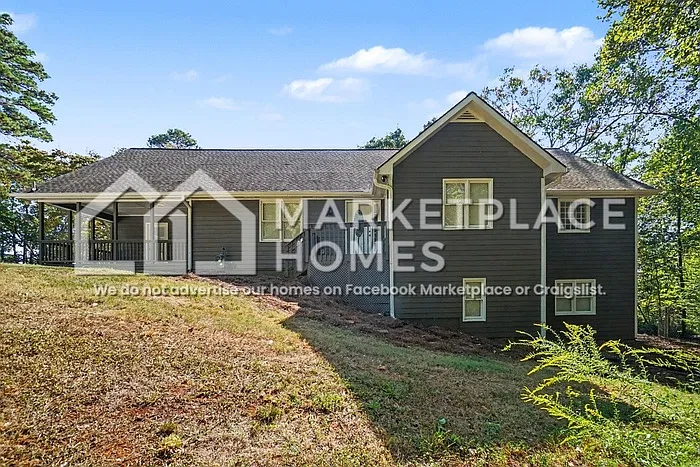 4 bed, 2.0 bath, 2502 sqft, $2,195 — Photo 2