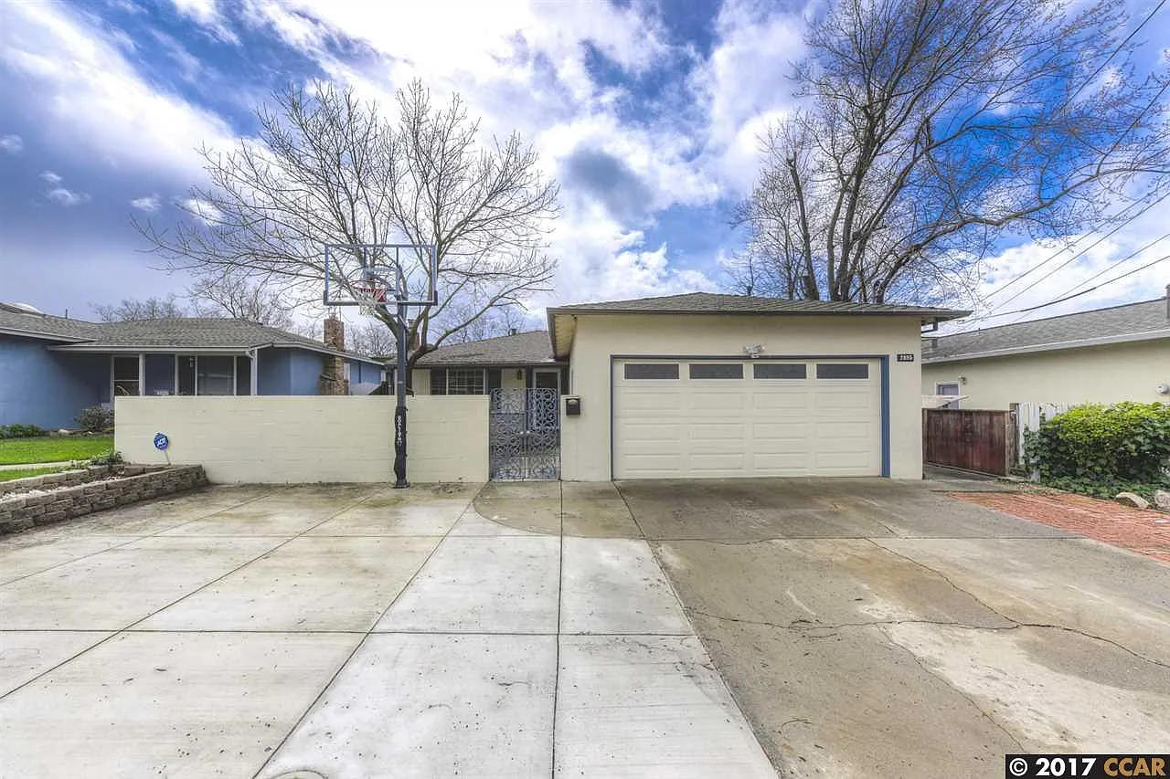 2895 Kelly St photo 1