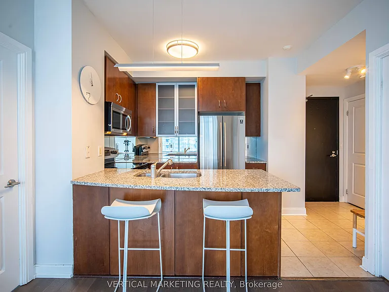 18 Yorkville Ave #1707 — Photo 14