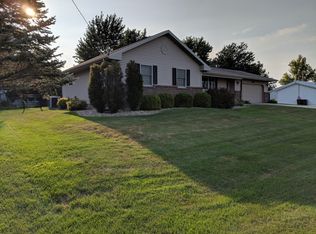 103 Kenneth Dr, Hudson, IL 61748
