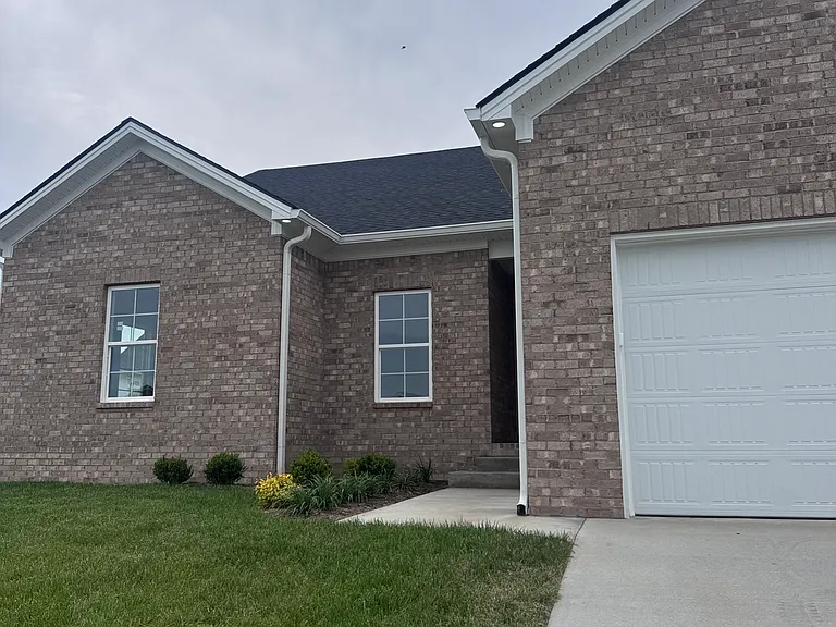112 Patchen Dr — Photo 1