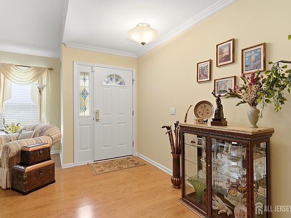 4th image of 25 Ivy Hill Rd