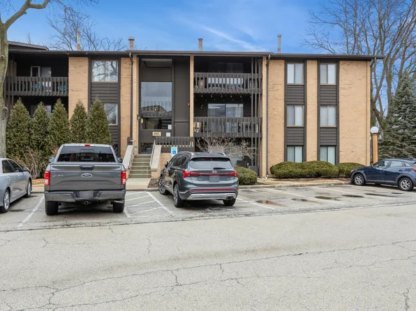 6107 Knoll Valley Dr #23-205, Willowbrook, IL 60527