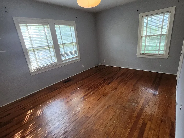 110 Barbara St — Photo 10