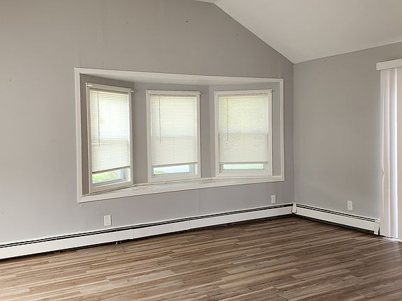 4th image of 79 Hemlock Dr