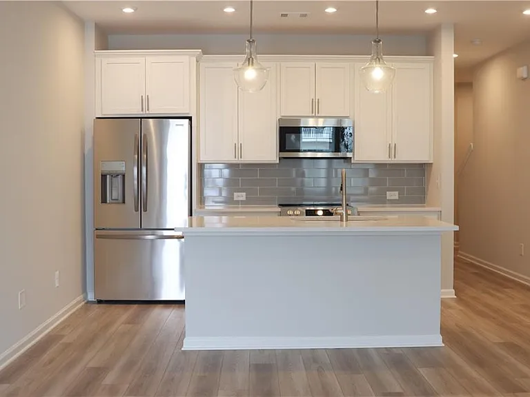 495 Crown Dr — Photo 4