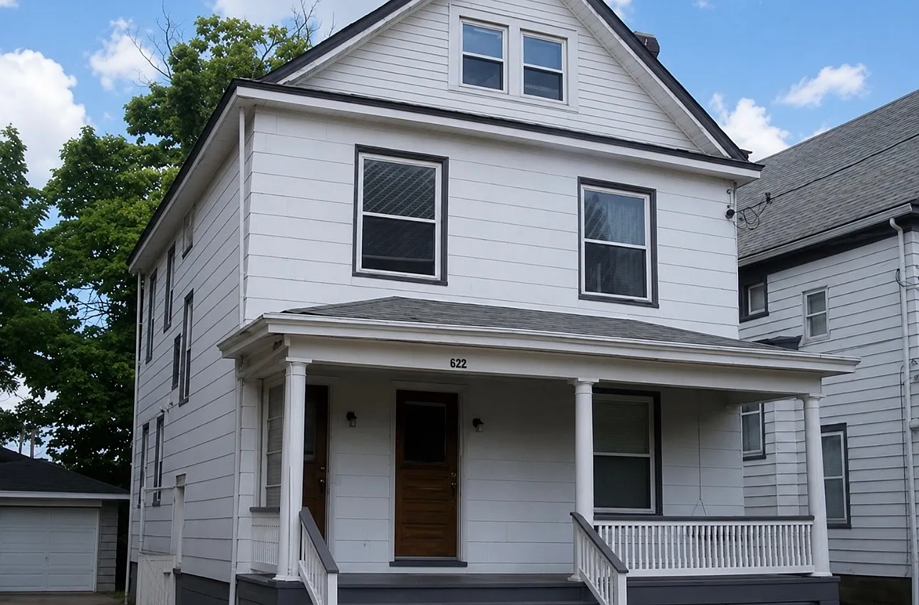 5 bed, 2.5 bath, 3000 sqft, $2,500 — Photo 1