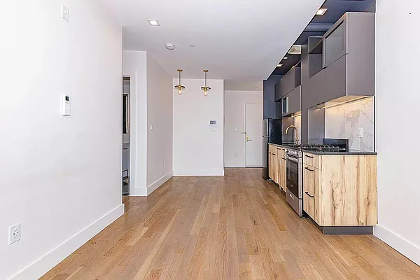 Rented by Artur Gutman, LREB | media 3