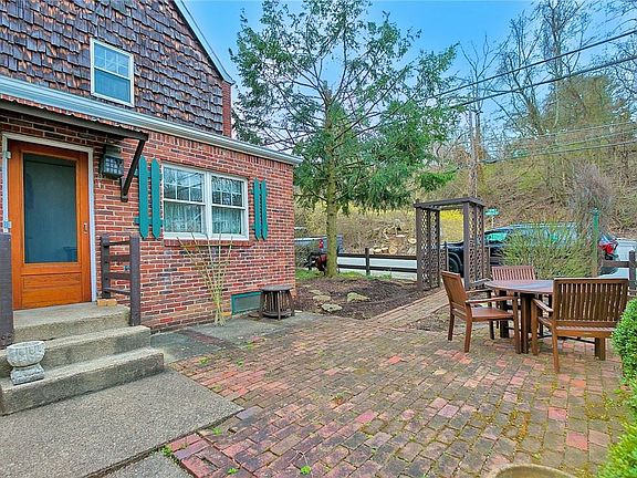 5th image of 102 Earl Dr