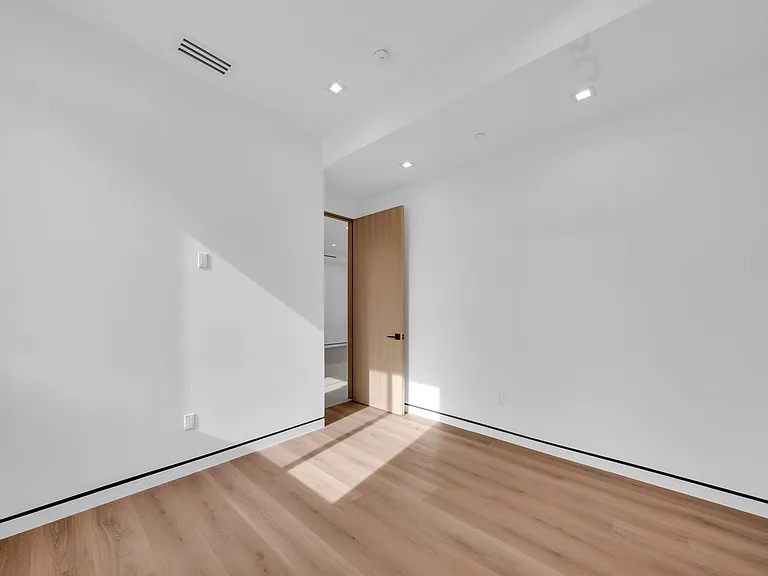 19021 Ingomar St — Photo 12