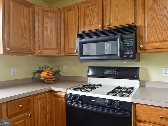 5th image of 4 Monticello Dr