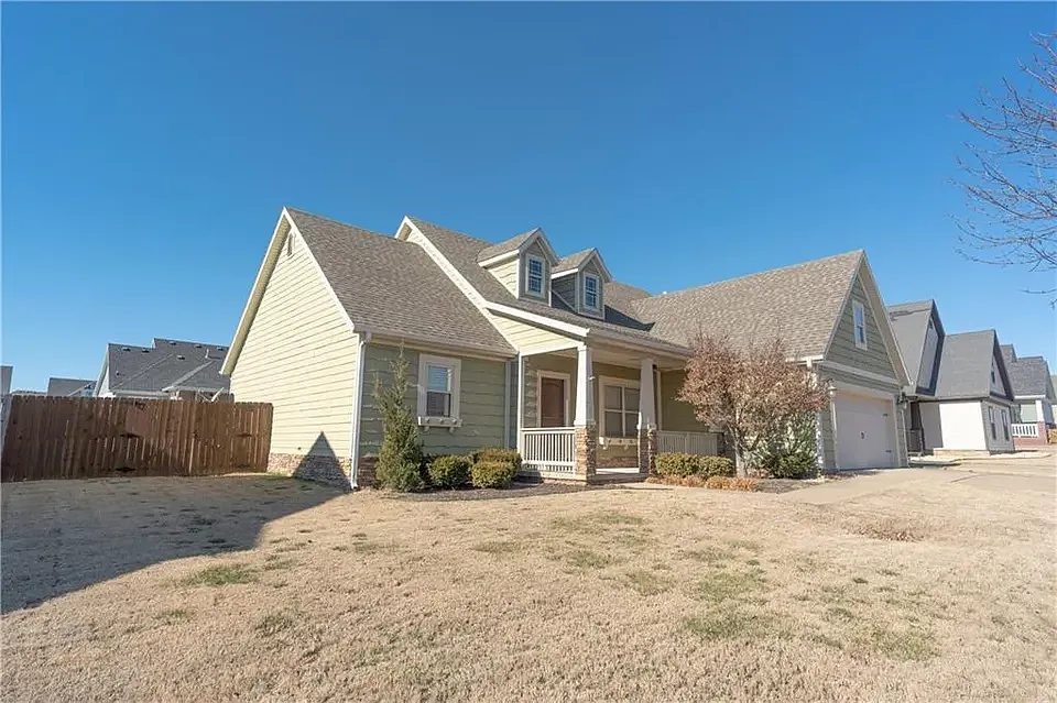 3 bed, 1770 sqft, $2,300 — Photo 2