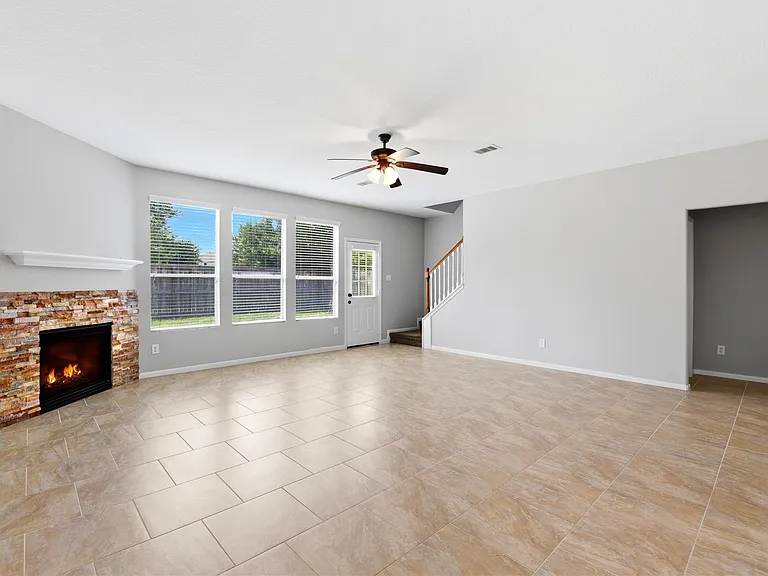 1107 Northgate Springs Dr — Photo 5