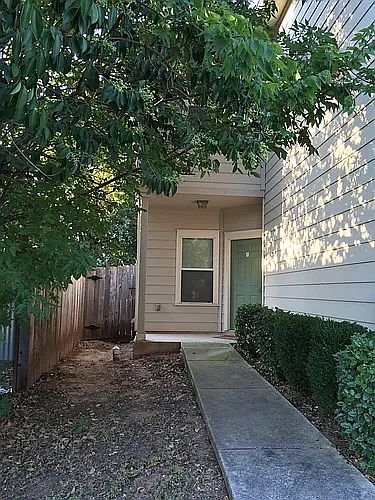 Nice path to front door.