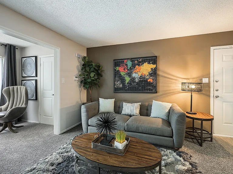 Chesapeake Apartments — Photo 10