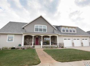 9105 W Lakeside Dr, Sioux Falls, SD 57107