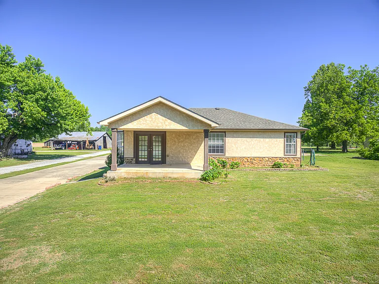 20961 Holden St — Photo 45