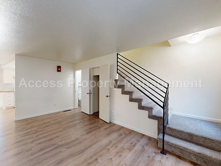 229 Starr Ave — Photo 16
